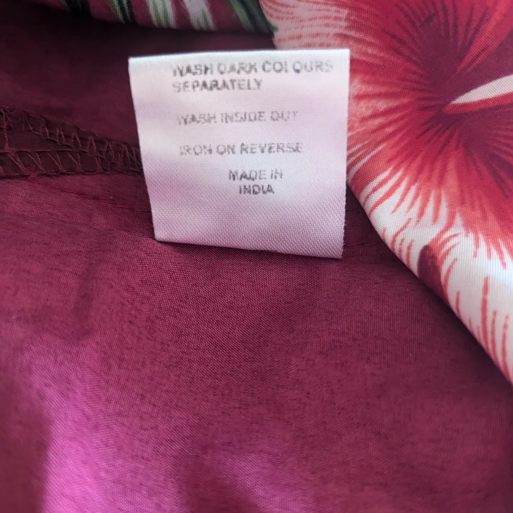 King Kameha | Unisex Burgandy Hawaiian Shirt | Size XS - Picture 6 of 6